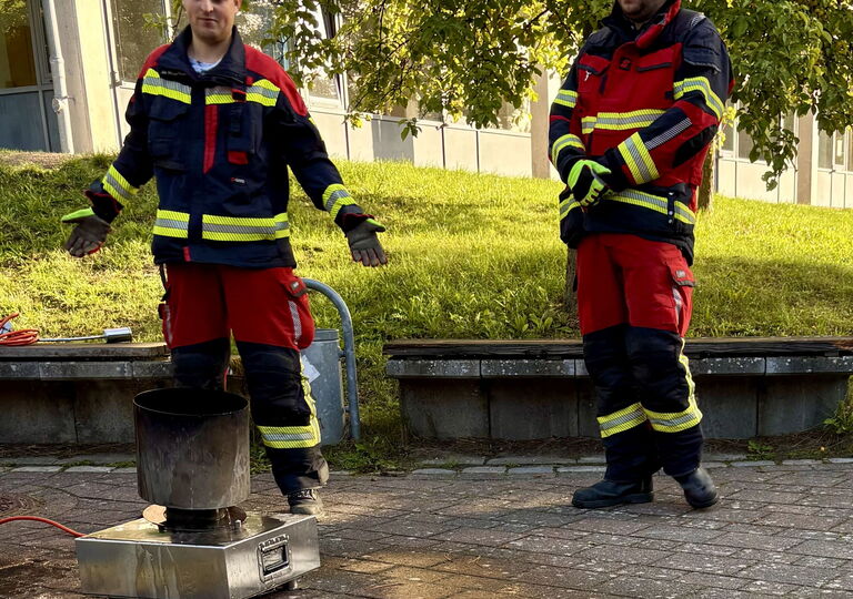 Bild zweier Feuerwehrmänner