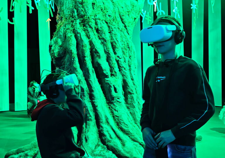 Schüler mit 3D-Brille