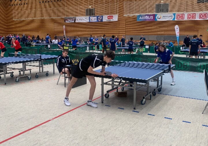 Zwei Spieler spielen ein Match