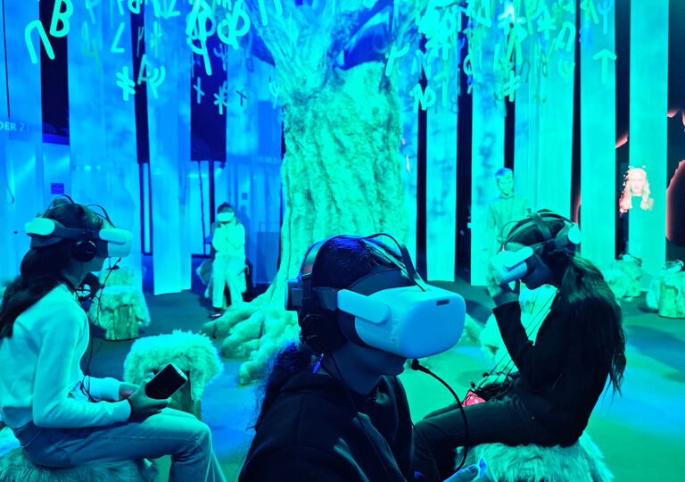 Schüler mit 3D-Brillen