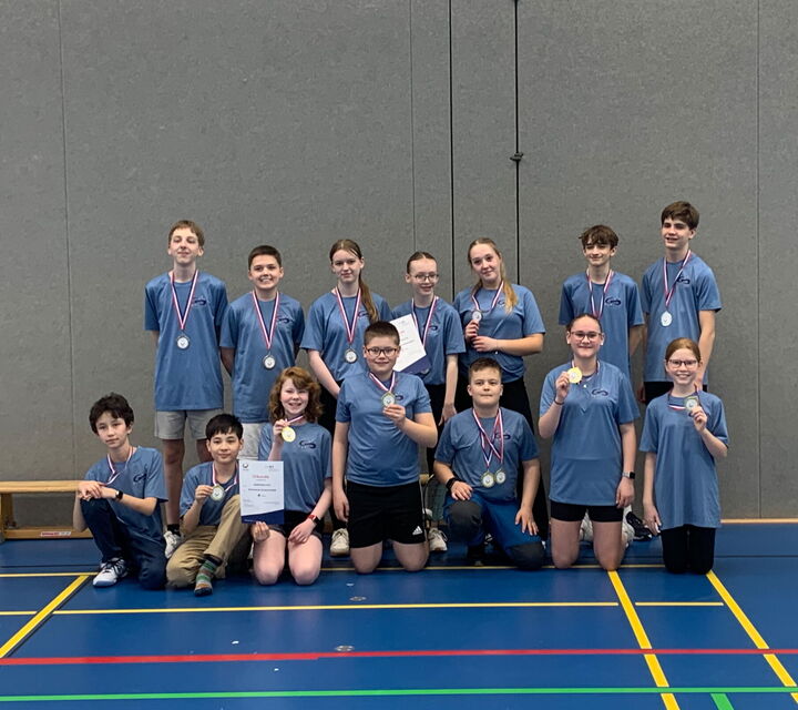 Bild der U14- und U16-Mannschaft im Badminton aus Schwarzenbek