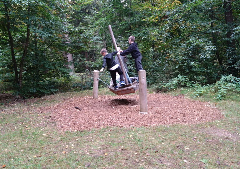Schüler auf dem Spielplatz