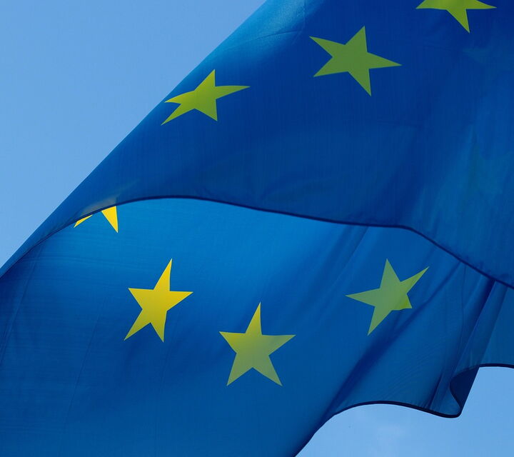Europäische Flagge im Wind
