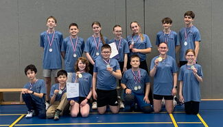 Bild der U14- und U16-Mannschaft im Badminton aus Schwarzenbek